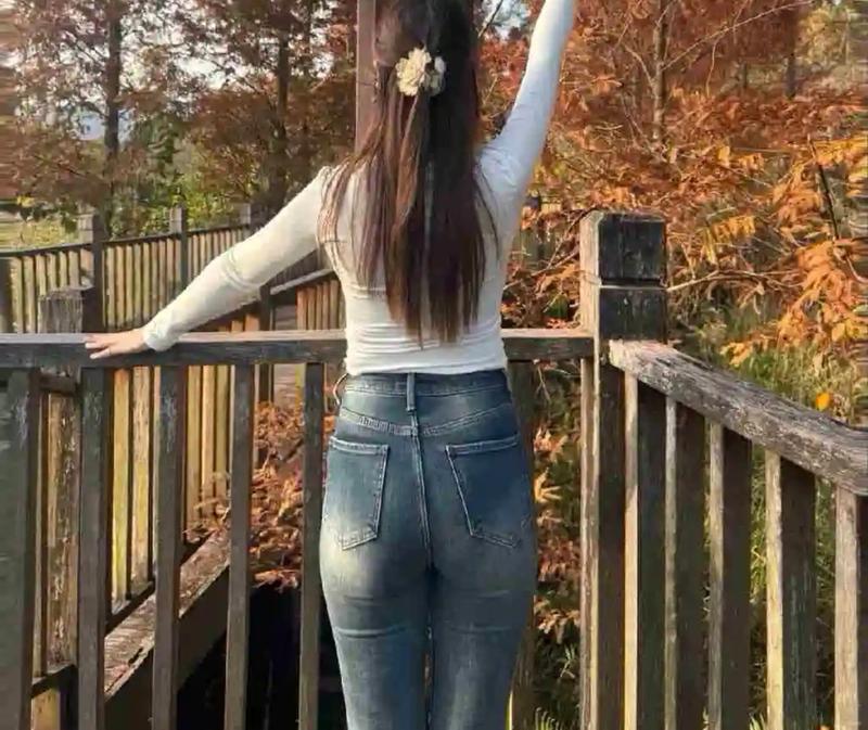 约会时她一直玩手机怎么办